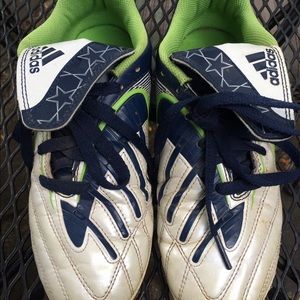 Boys adidas soccer cleats, boys sz 4