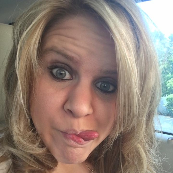 Meet your Posher, Stephanie - Picture 1 of 1