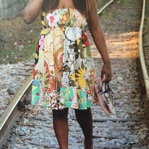 Fun, patterned strapless dress!