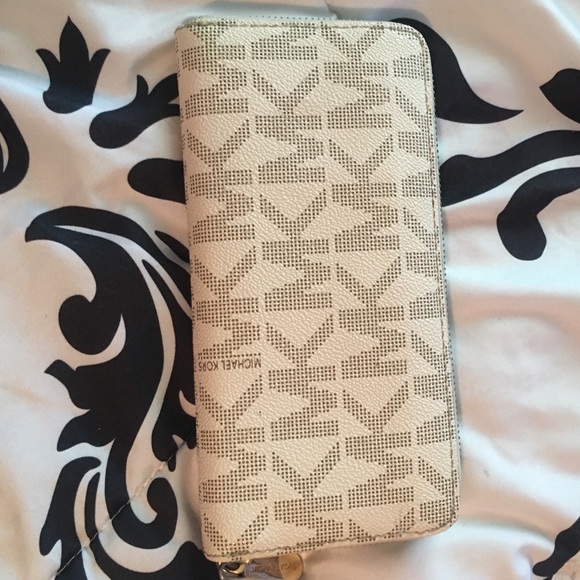 100% authentic Michael kors wallet - Picture 3 of 3