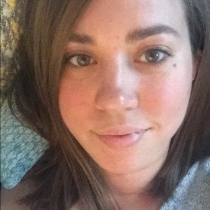 Meet your Posher, Claire