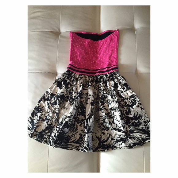 Cute Handmade Strapless Dress 🌸 - Picture 2 of 4