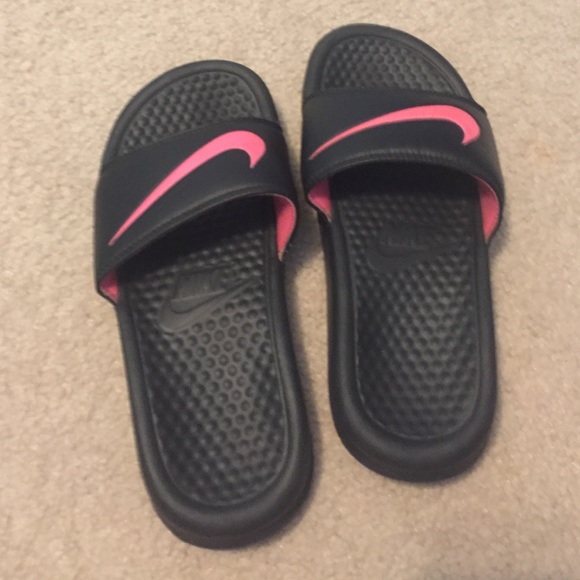 Nike flats