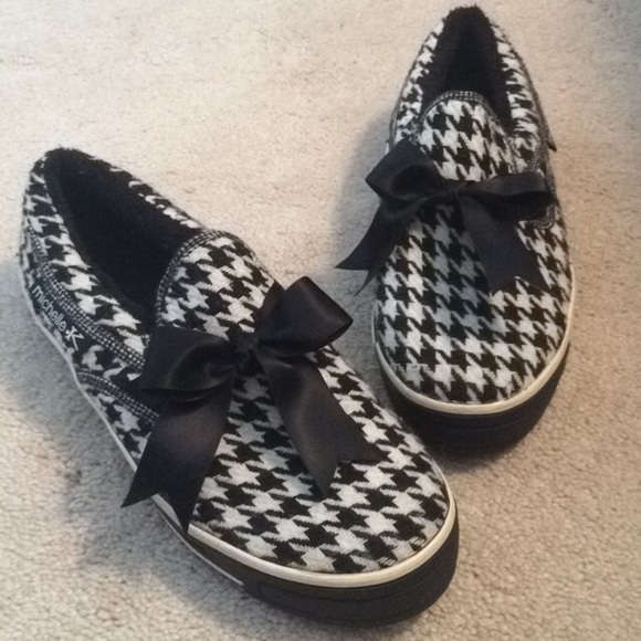 Great condition, cute slip-on shoes!