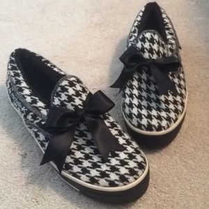 Great condition, cute slip-on shoes!