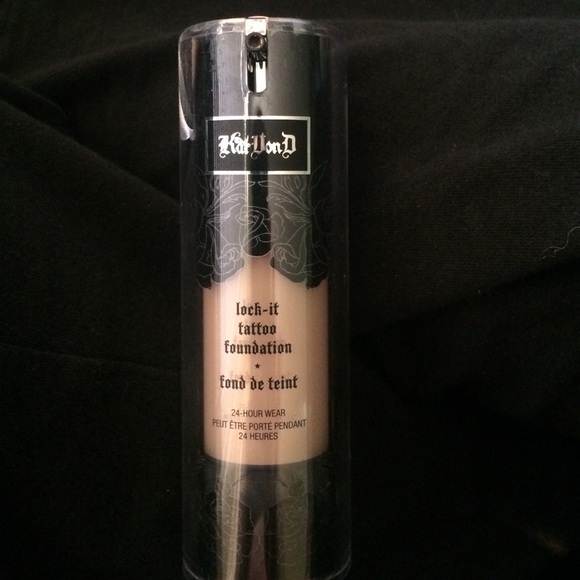 Kat Von D lock-it tattoo foundation