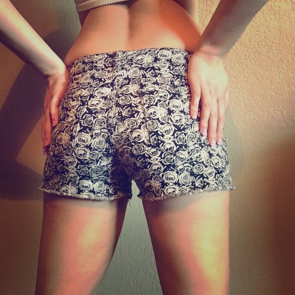 Flowery Skull Shorts - Picture 1 of 2