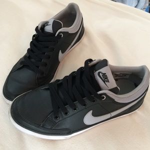 HOT black Nikes
