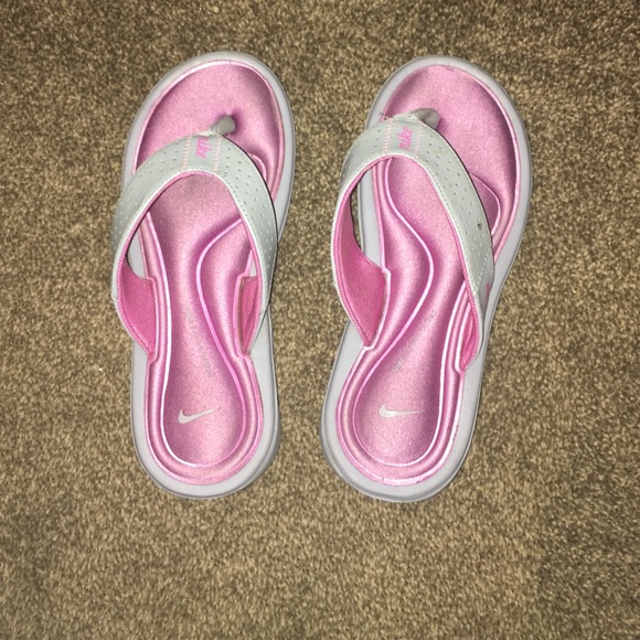 Nike memory foam flip flops