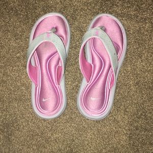 Nike memory foam flip flops