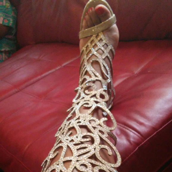 Heels - Picture 3 of 3