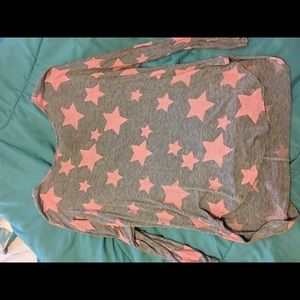 Medium Rue 21 long sleeve grey and pink star shirt