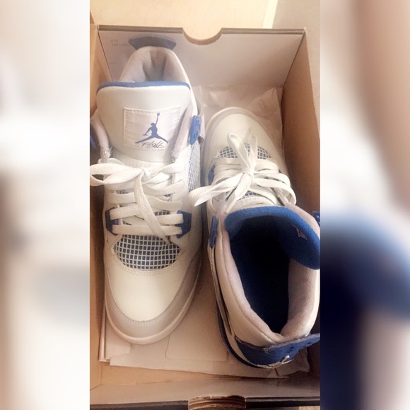 SOLD Air Jordan 4 Retro - Picture 3 of 4