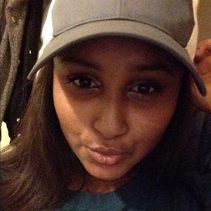 Meet your Posher, Nada