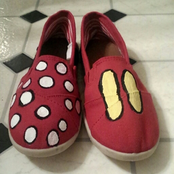 Hand painted Mickey and Minnie shoes - Picture 1 of 1
