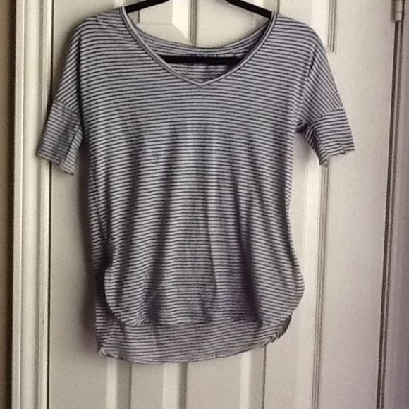 Black and white short sleeve top