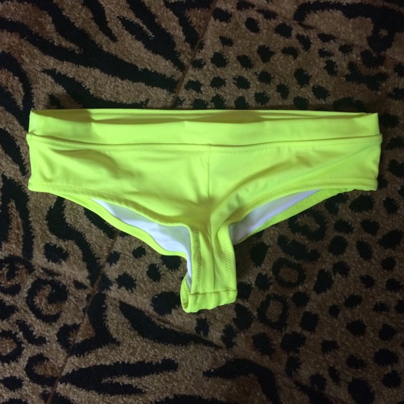 NEW! Never worn bikini bottom. VS