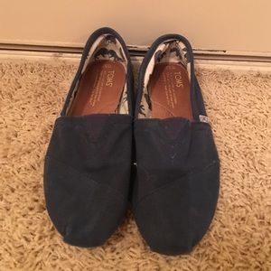 Navy Toms