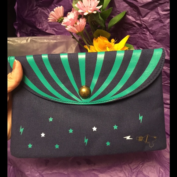Benefit clutch bag