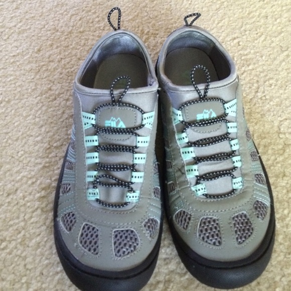 Fila slip on tennis shoes