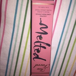 Too faced Melted chihuahua  Lipstick