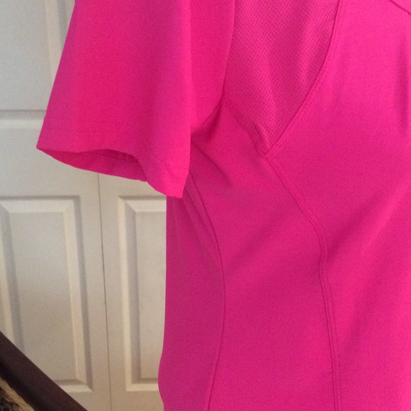 🚫SOLD🚫🌺Pink Work Out Top🌺 - Picture 3 of 4