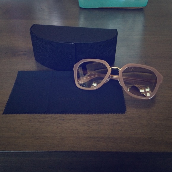 Purple Prada sunglasses - Picture 1 of 4