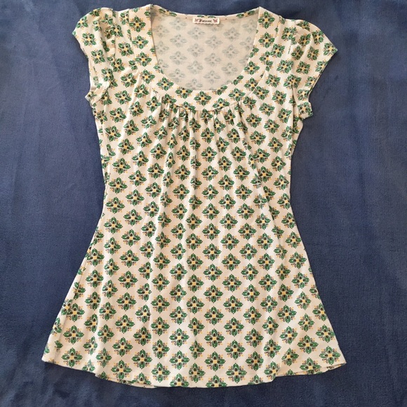 NWOT Green & Yellow Patterned Top - Picture 2 of 6