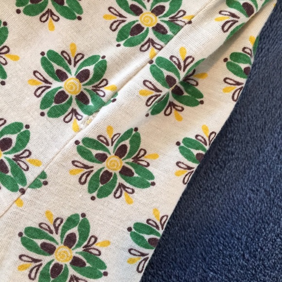 NWOT Green & Yellow Patterned Top - Picture 4 of 6