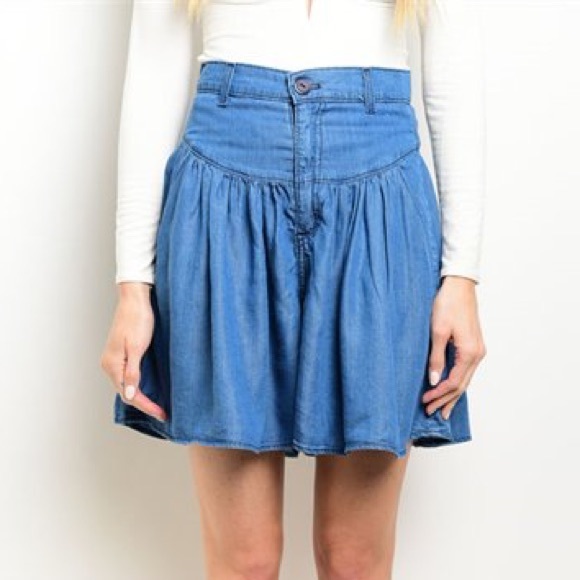 🎈SALE🎈LAST PAIR Denim Shorts - Picture 2 of 3