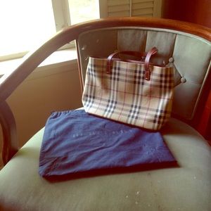 Burberry purse