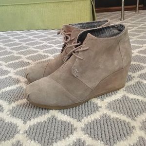 Toms taupe suede desert wedges