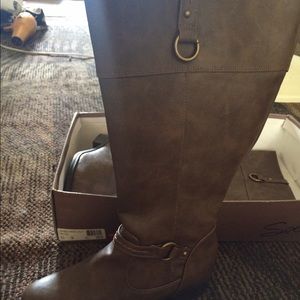 Solanz Boots! NEVER WORN!