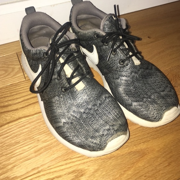 gray nike roshe runs