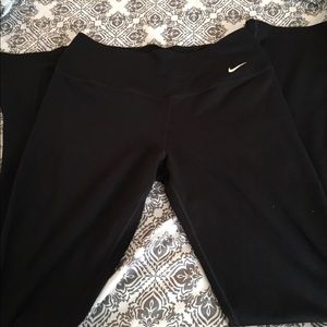 Nike Legendary Skinny workout pants