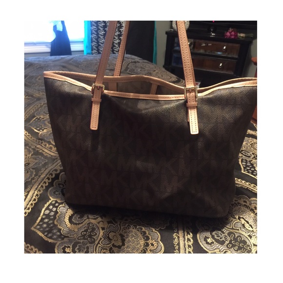 authentic Michael Kors purse✨ - Picture 2 of 4