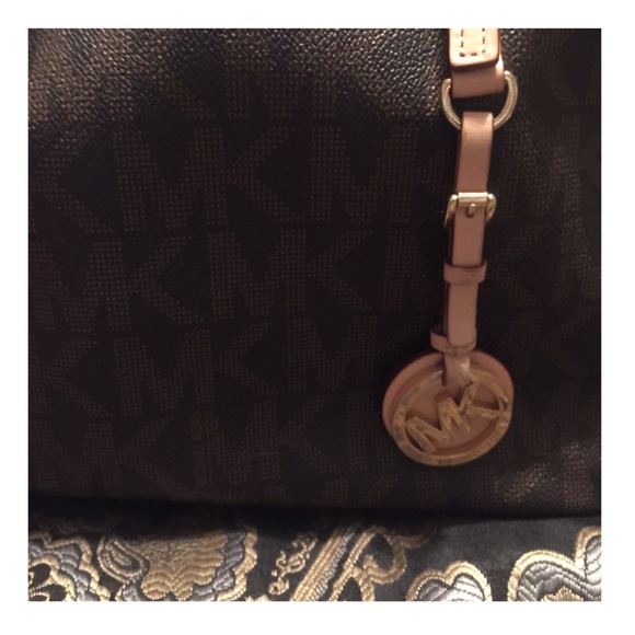 authentic Michael Kors purse✨ - Picture 3 of 4