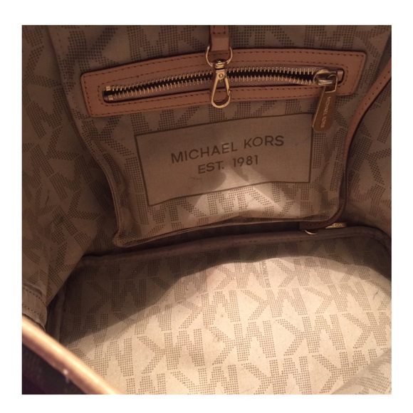 authentic Michael Kors purse✨ - Picture 4 of 4