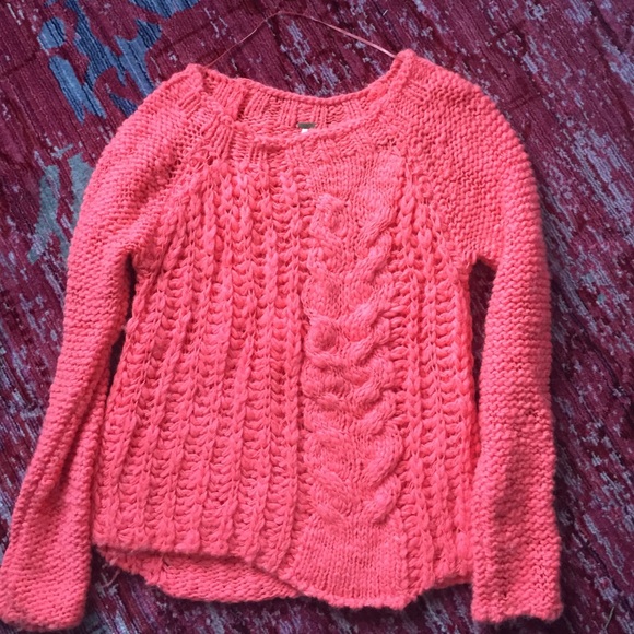 FREE PEOPLE NWOT SWEATER !!