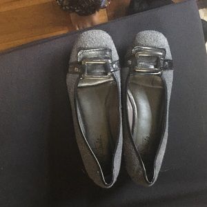 Life Stride Velvet business flats