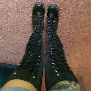 Aggy tall Dr. Martens