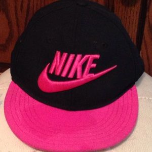 Nike hat inly worn couple times