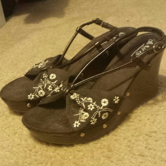 Floral Brown Wooden Wedges