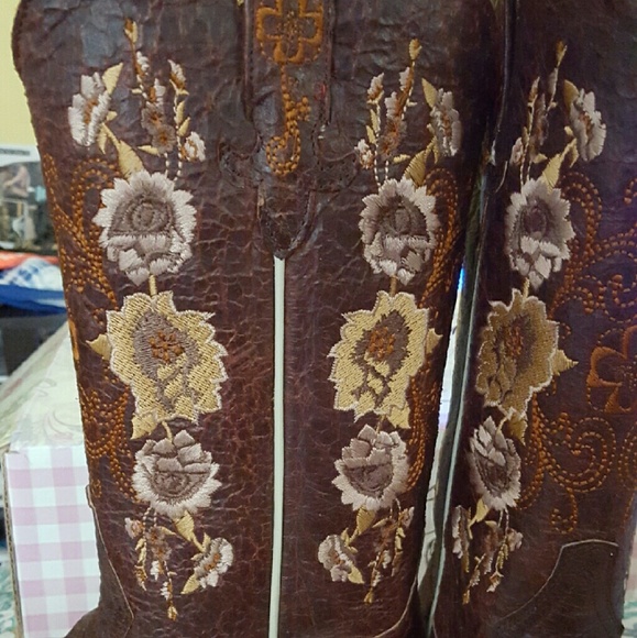Cowgirl boots - Picture 2 of 4