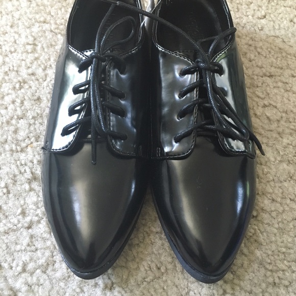 NWT! Sleek & Chic Black Oxfords - Picture 3 of 4