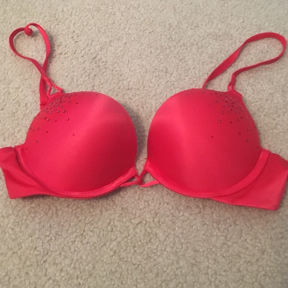 Victoria's Secret Miraculous Plunge Bra