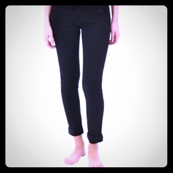 HOLD; @little_lina Volcom Frochickie pants!❤️