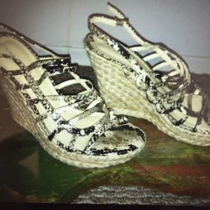 Via spica wedge sandal