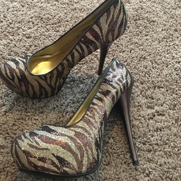 Shoes - Picture 2 of 3