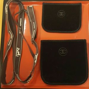 Authentic Chanel pouch & Herm?s band